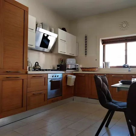 Luxury 9 Person A Walk To Paceville's Nightlife