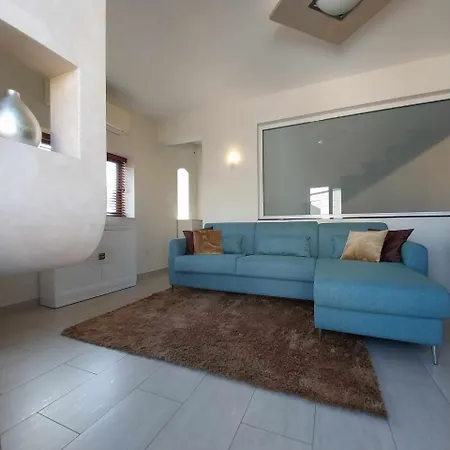 Luxury 9 Person A Walk To Paceville's Nightlife *