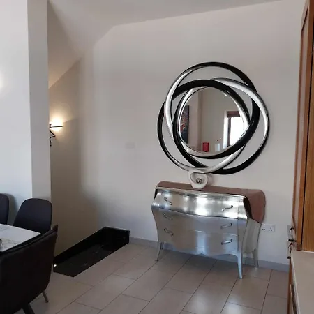 Luxury 9 Person A Walk To Paceville's Nightlife Lejlighed