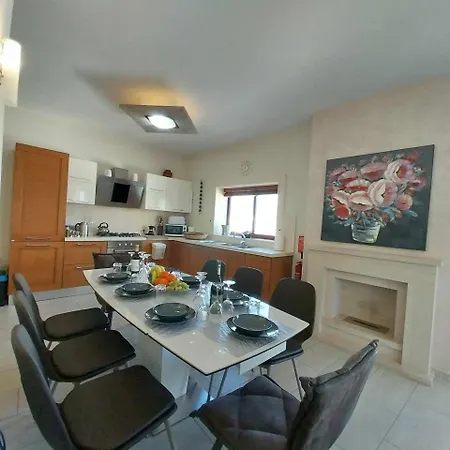 Apartment Luxury 9 Person A Walk To Paceville's Nightlife