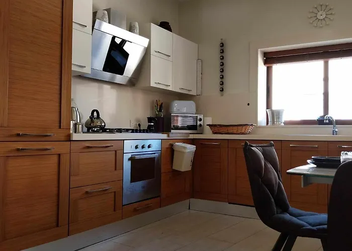 Luxury 9 Person A Walk To Paceville's Nightlife