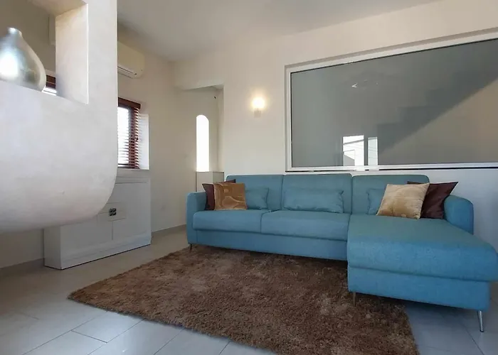 Luxury 9 Person A Walk To Paceville's Nightlife *