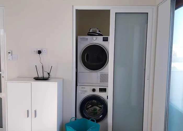 Luxury 9 Person A Walk To Paceville's Nightlife *