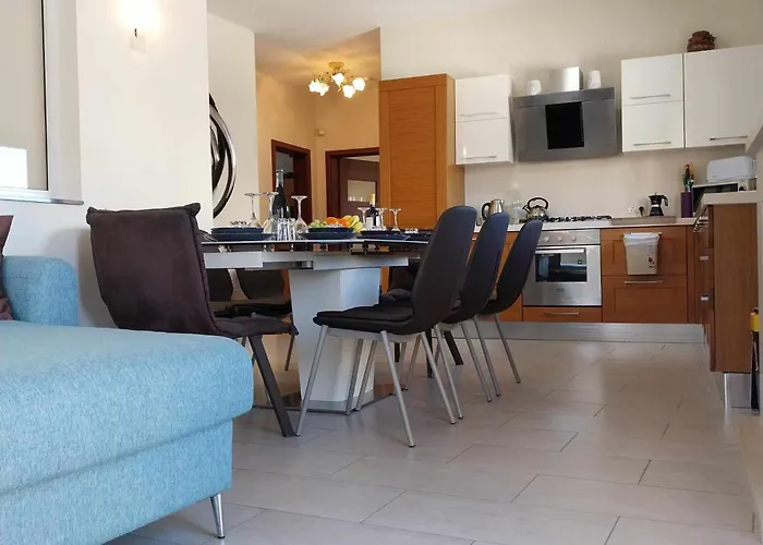 Luxury 9 Person A Walk To Paceville's Nightlife Apartamento